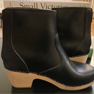 Gorgeous Madewell “1937” Black Leather Clog Boots-Made in Italy.  Size 7